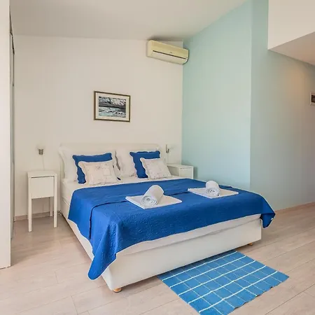 アパート Daniela